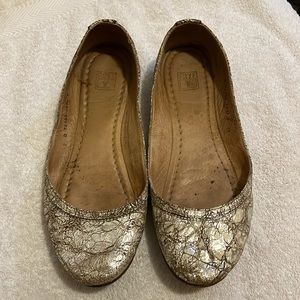 Frye Carson Ballet Flats. Metallic crinkle pattern. Size 8.